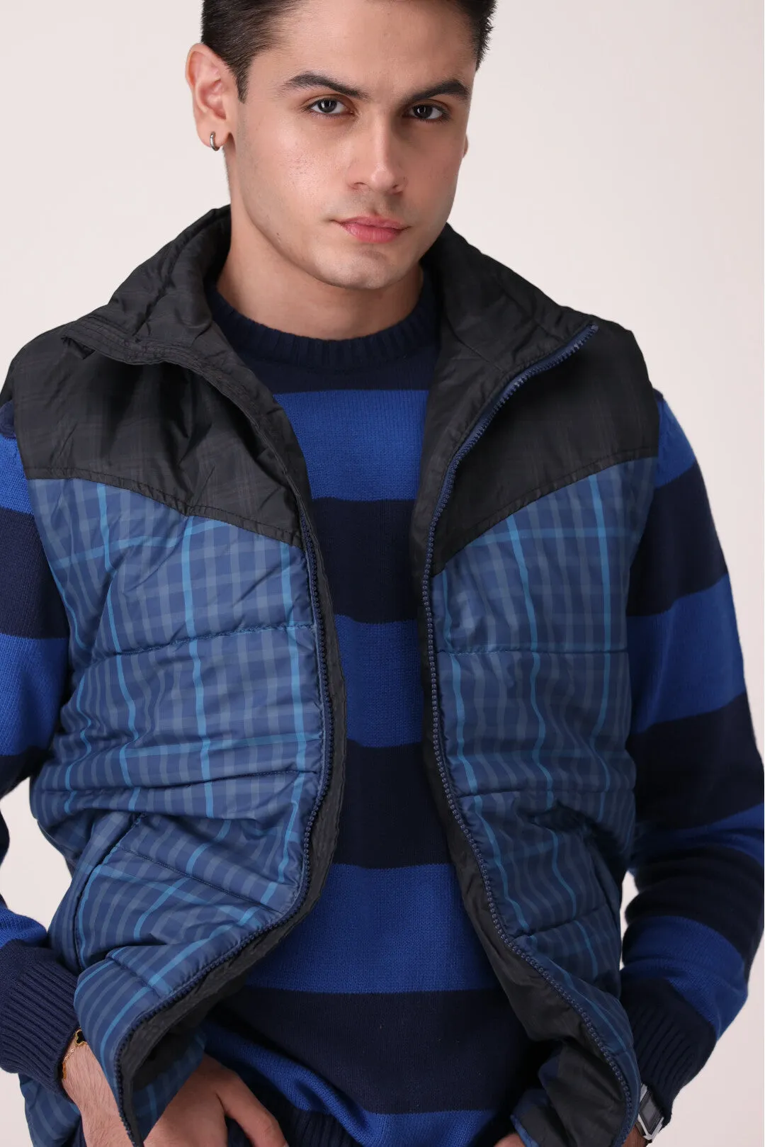 COLOR BLOCK SLEEVELESS JACKET