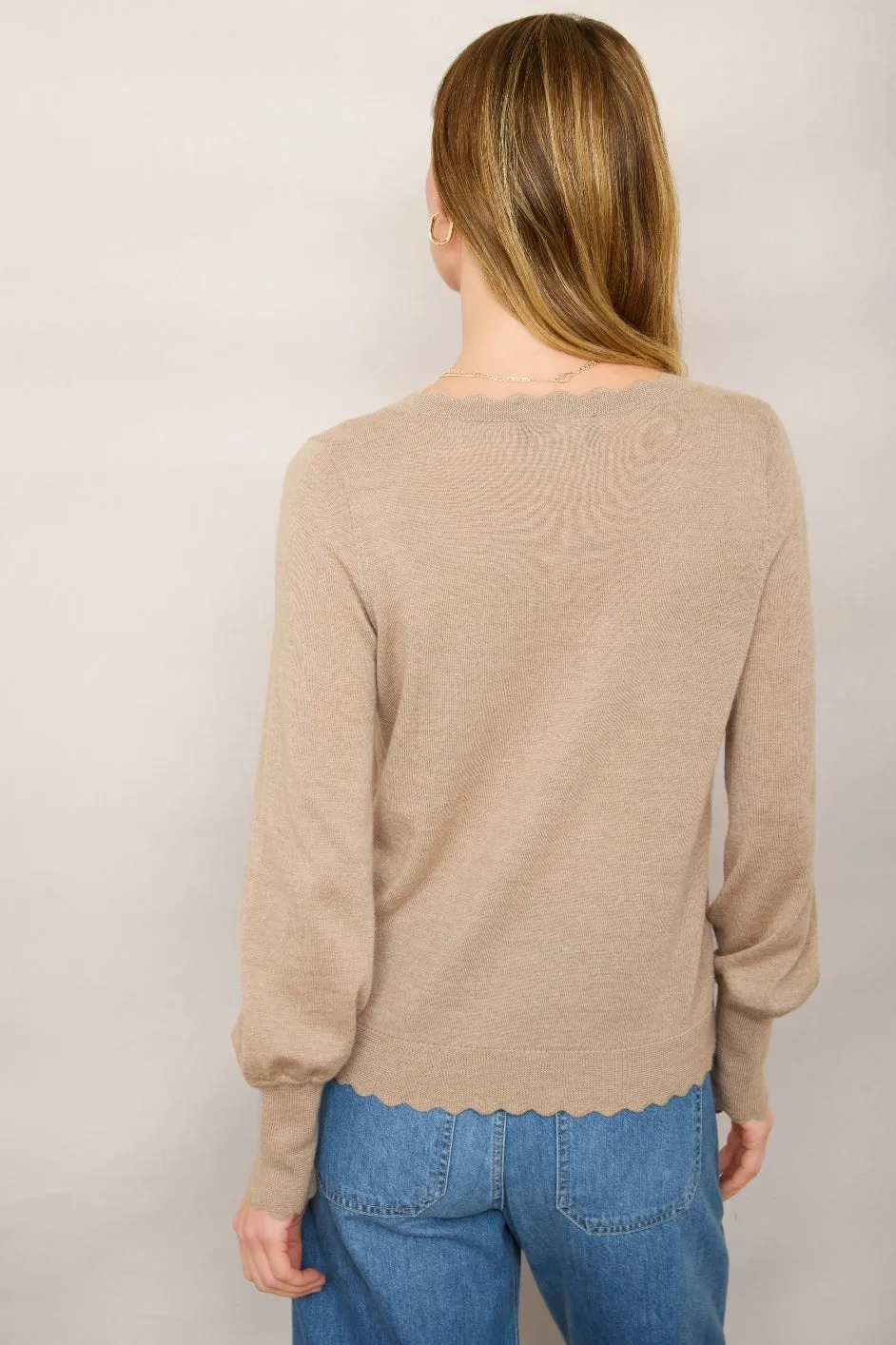 Fleurine Scallop V-Neck Jumper - Oat Marl