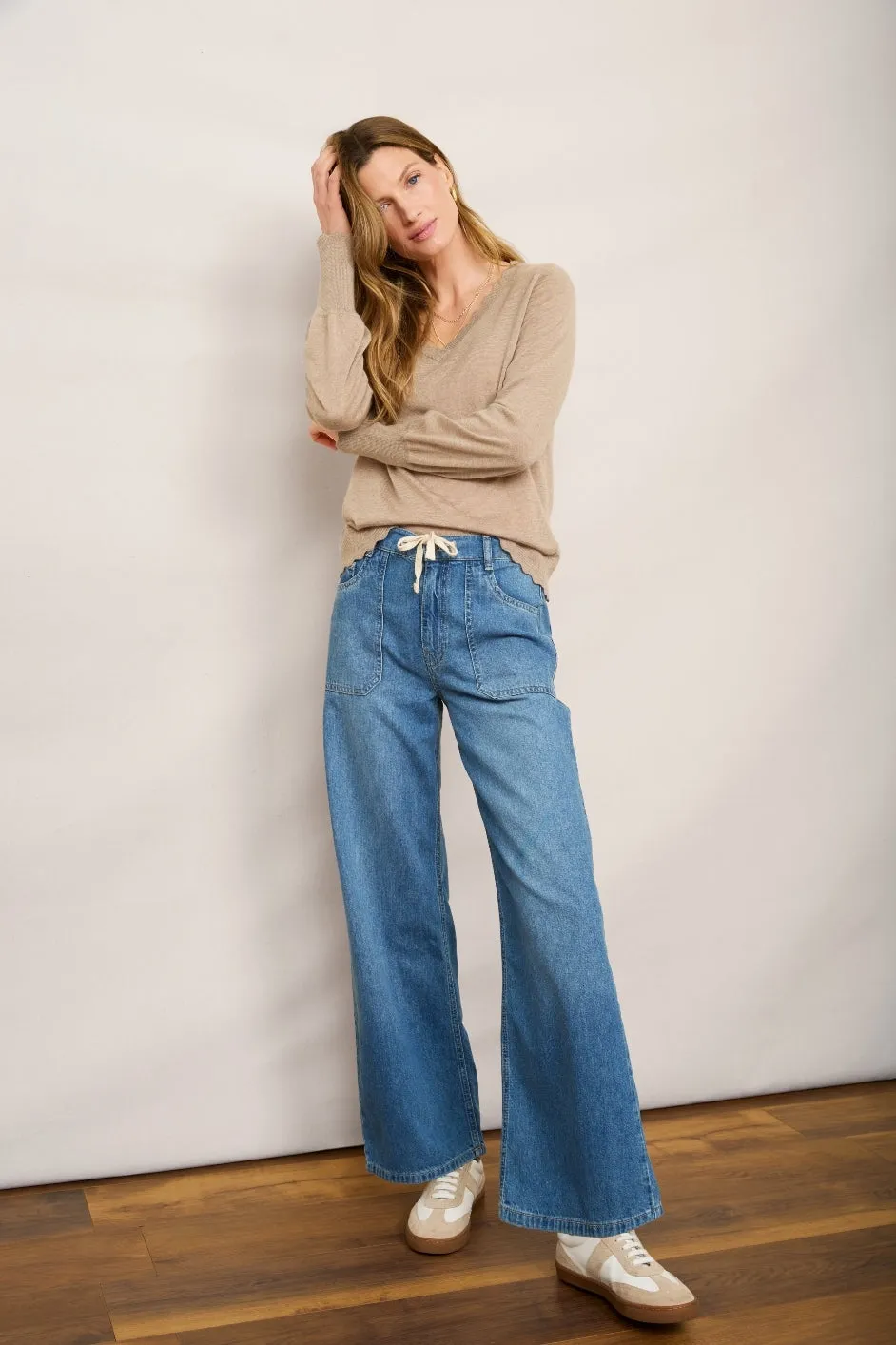 Fleurine Scallop V-Neck Jumper - Oat Marl
