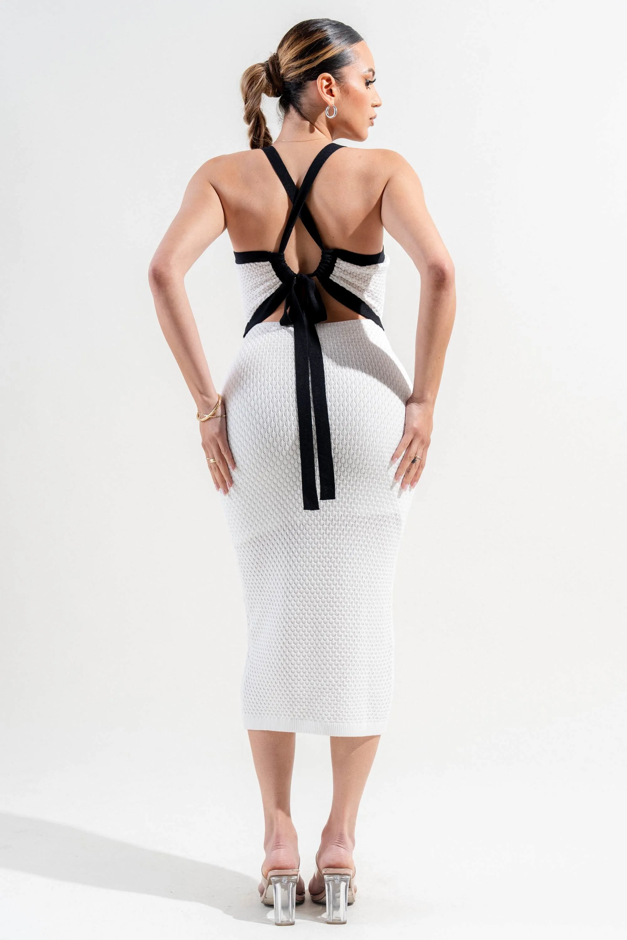 PDKS78699B-W / SWEATER KNIT BACK CUT OUT TIE DETAIL MIDI DRESS