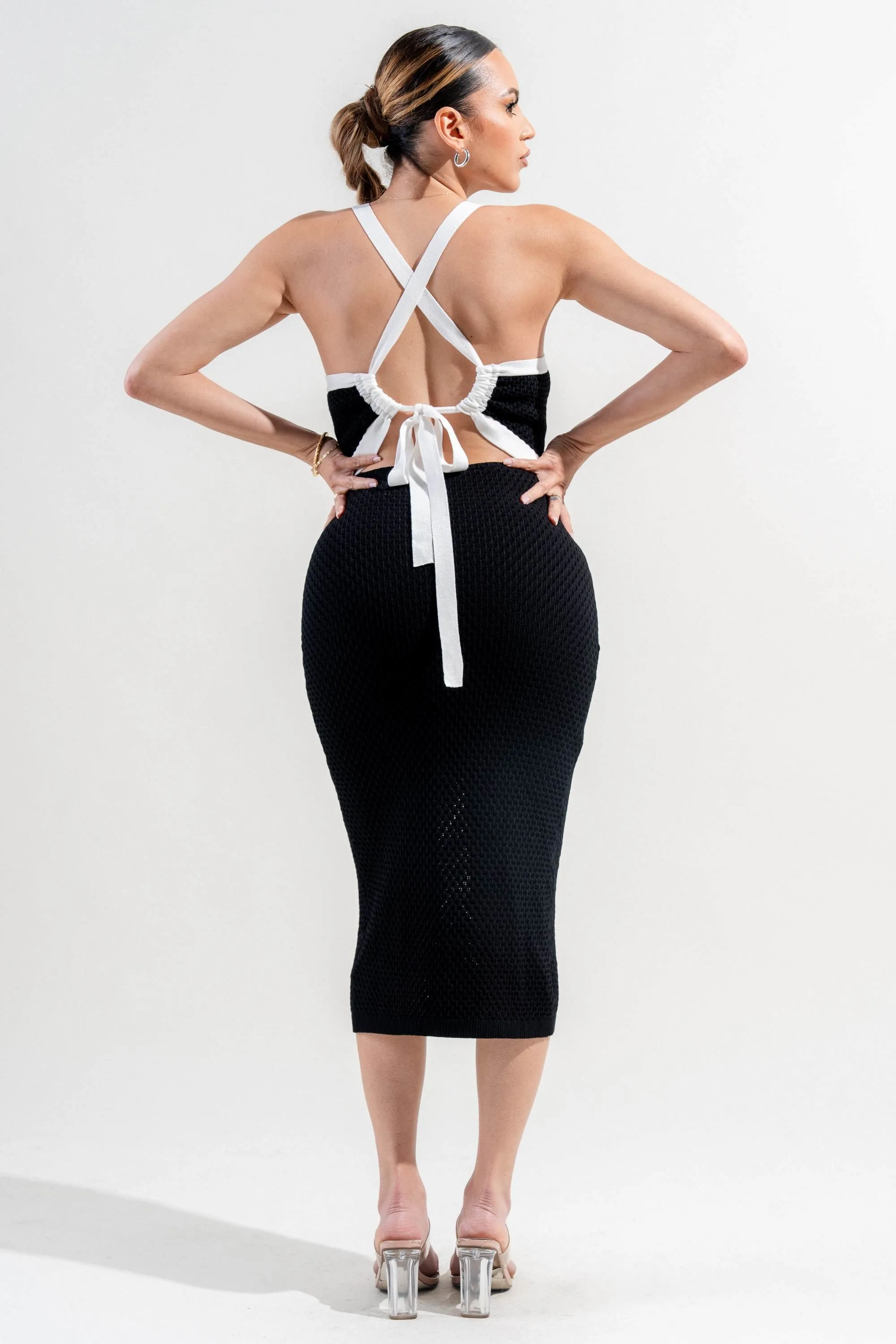 PDKS78699B-W / SWEATER KNIT BACK CUT OUT TIE DETAIL MIDI DRESS