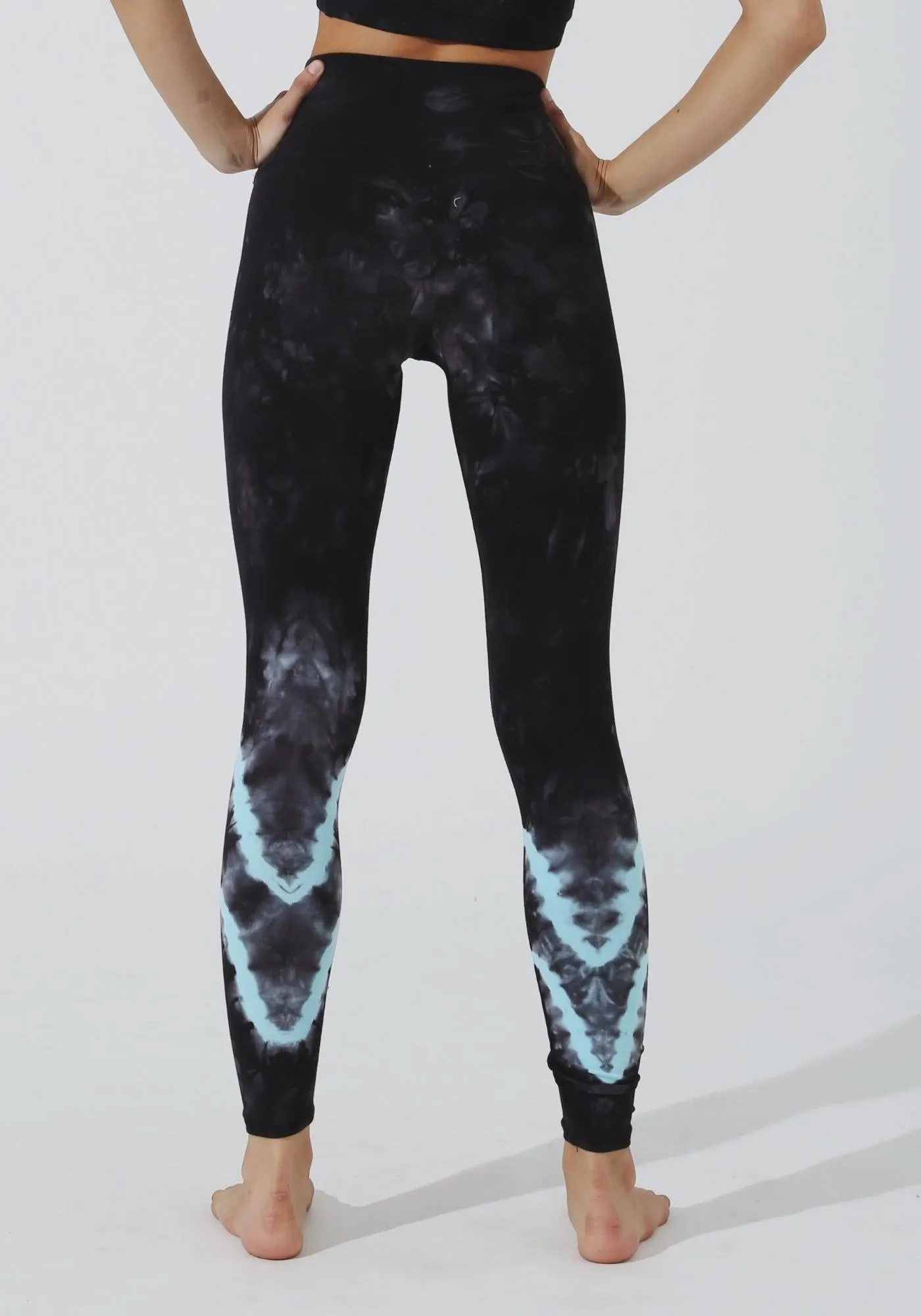 SUNSET LEGGING IN ONYX/ SEA SALT